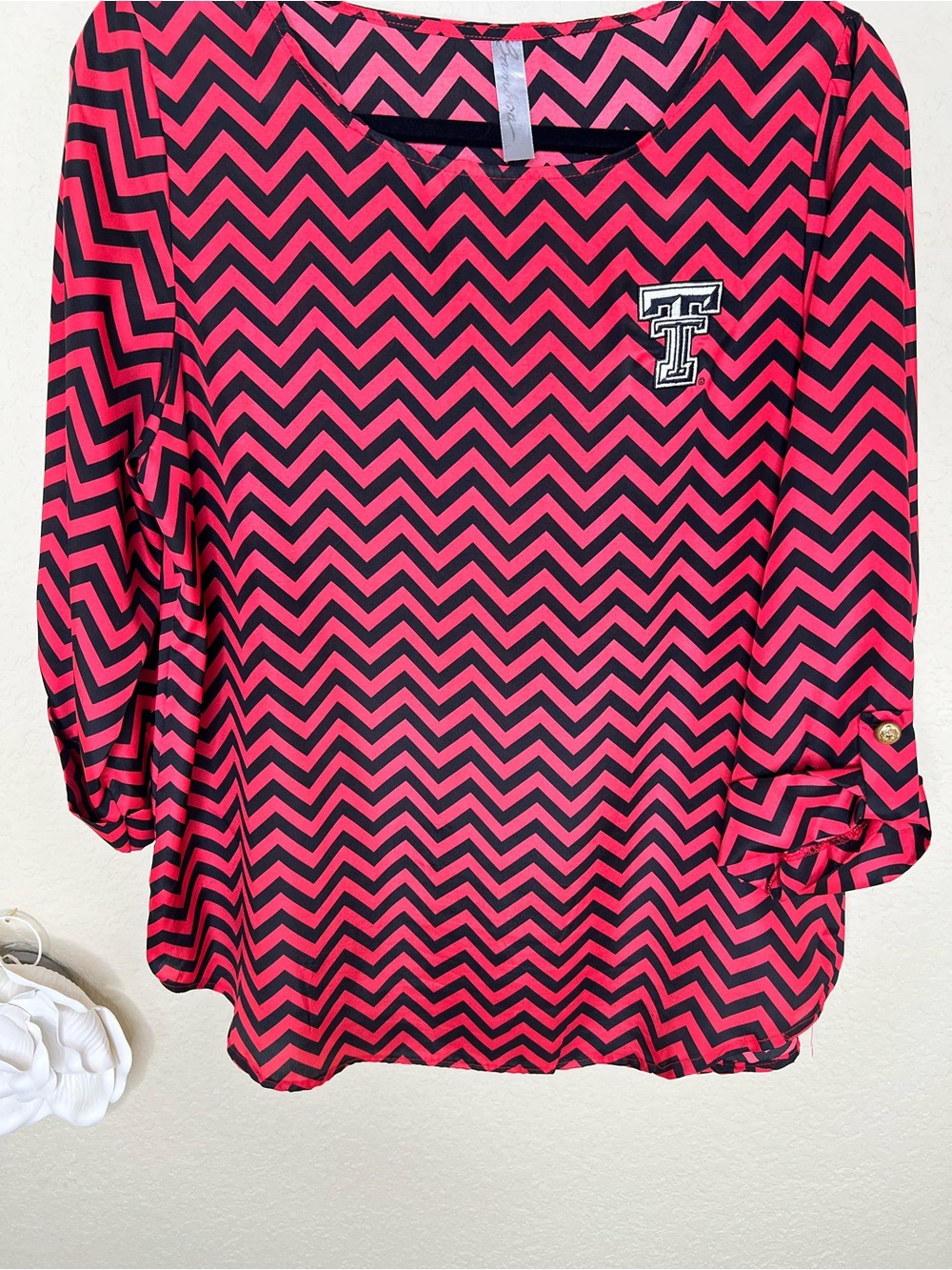 NTM: Texas Tech Red Raiders Bamboo Chevron Pink Black Blouse Roll Tab Large - Picture 4 of 13